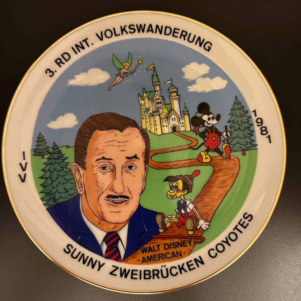 Rare Vintage 1981 Walt Disney American Porcelain Plate German Volks Wanderung